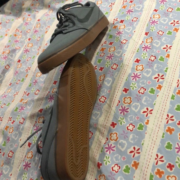 Nike SB - Picture 2 of 3